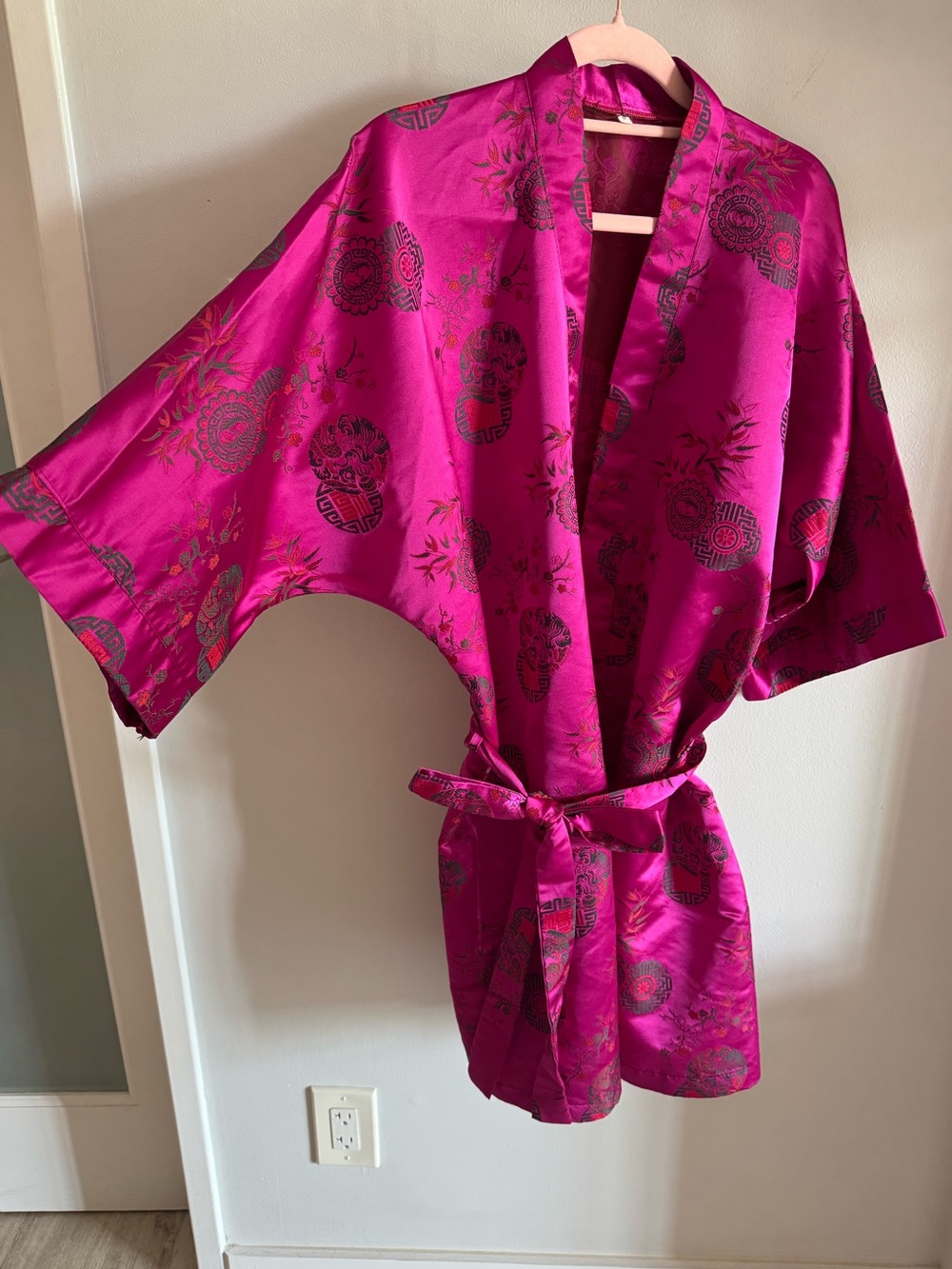 Vintage Hot Pink Magenta Fuchsia Asian Style Print Satin Kimono Robe Geisha Look